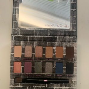 Urban Decay eyeshadow palette